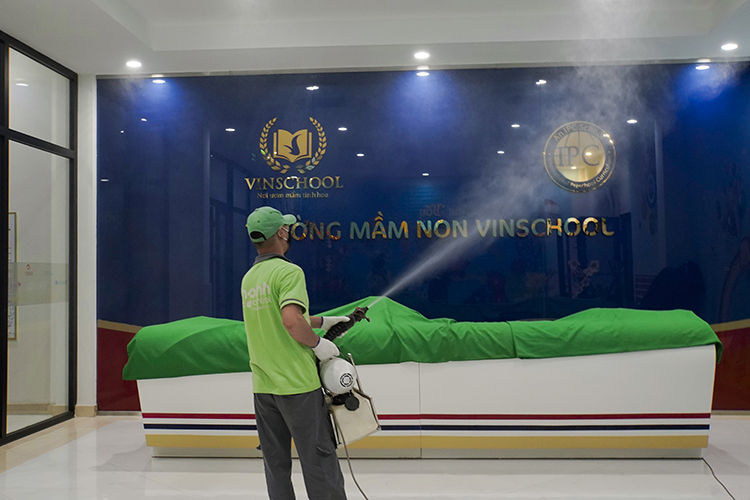Phun_thuoc_diet_muoi_bang_may_ulv